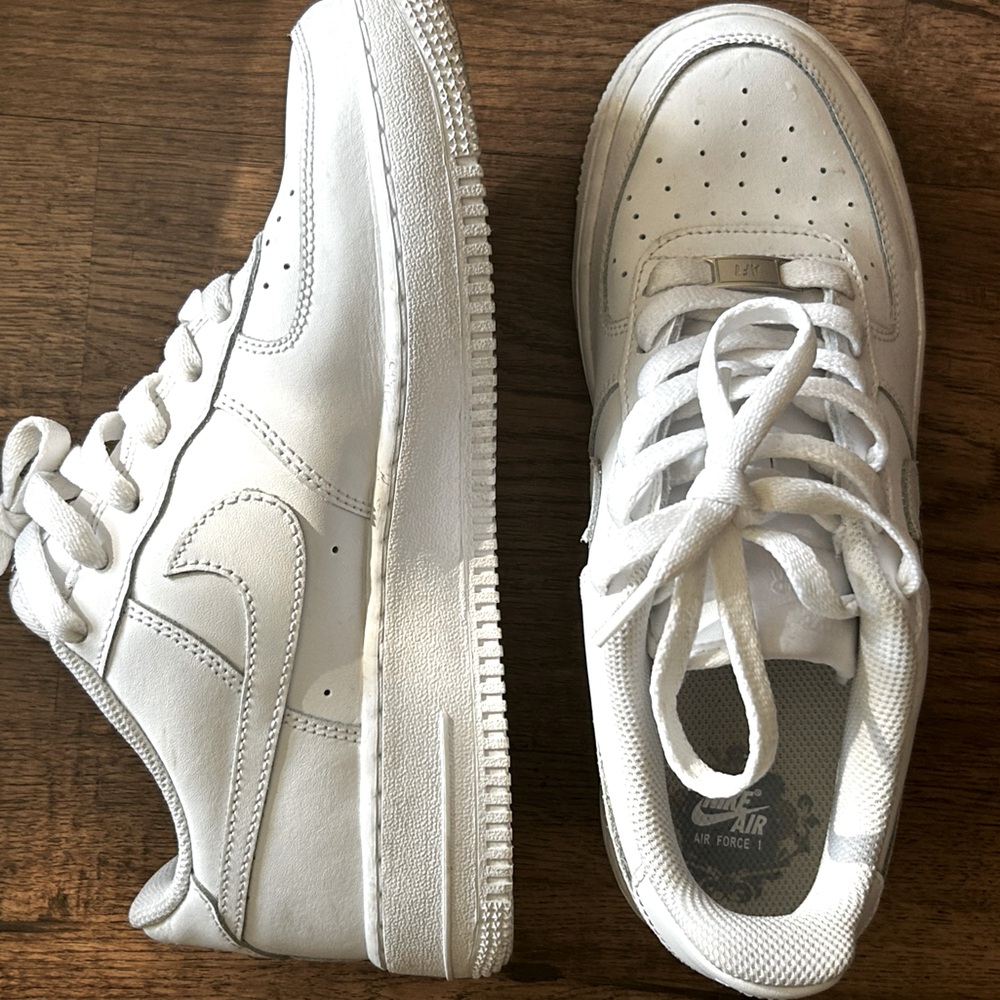 White Air Force ( Description below)